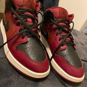 Air Jordan 1 Mid low